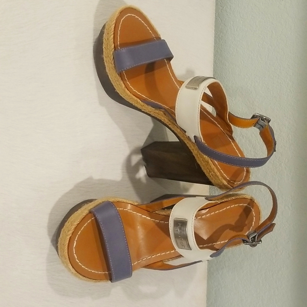 Hunter. Size 7. Blue & White